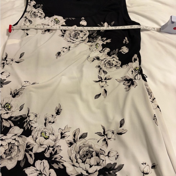 White House Black Market Monochrome Floral Midi Dress - Picture 5 of 6